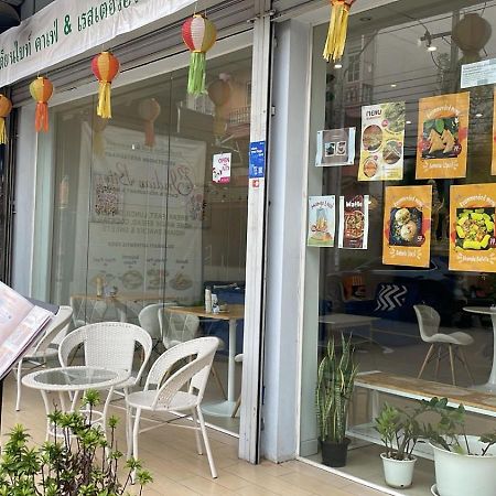 Indian Bites Hostel เชียงใหม่ ภายนอก รูปภาพ